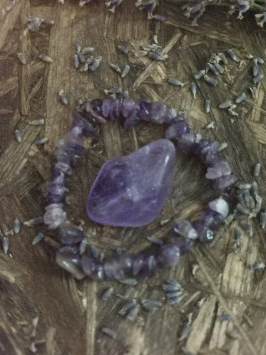 Amethyst Trommelstein und Amethyst Armband – Kristalle der LUMARAS Free Ground Ritualkerze