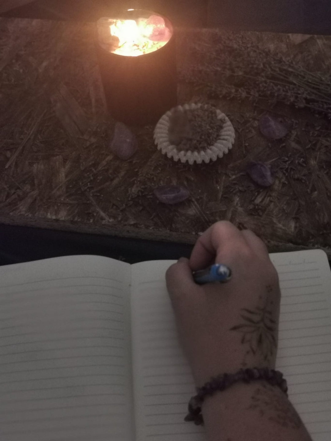 Free Ground Ritualkerze mit Journal-Ritual – LUMARAS spirituelle Kerze für Loslassen &amp; Klarheit