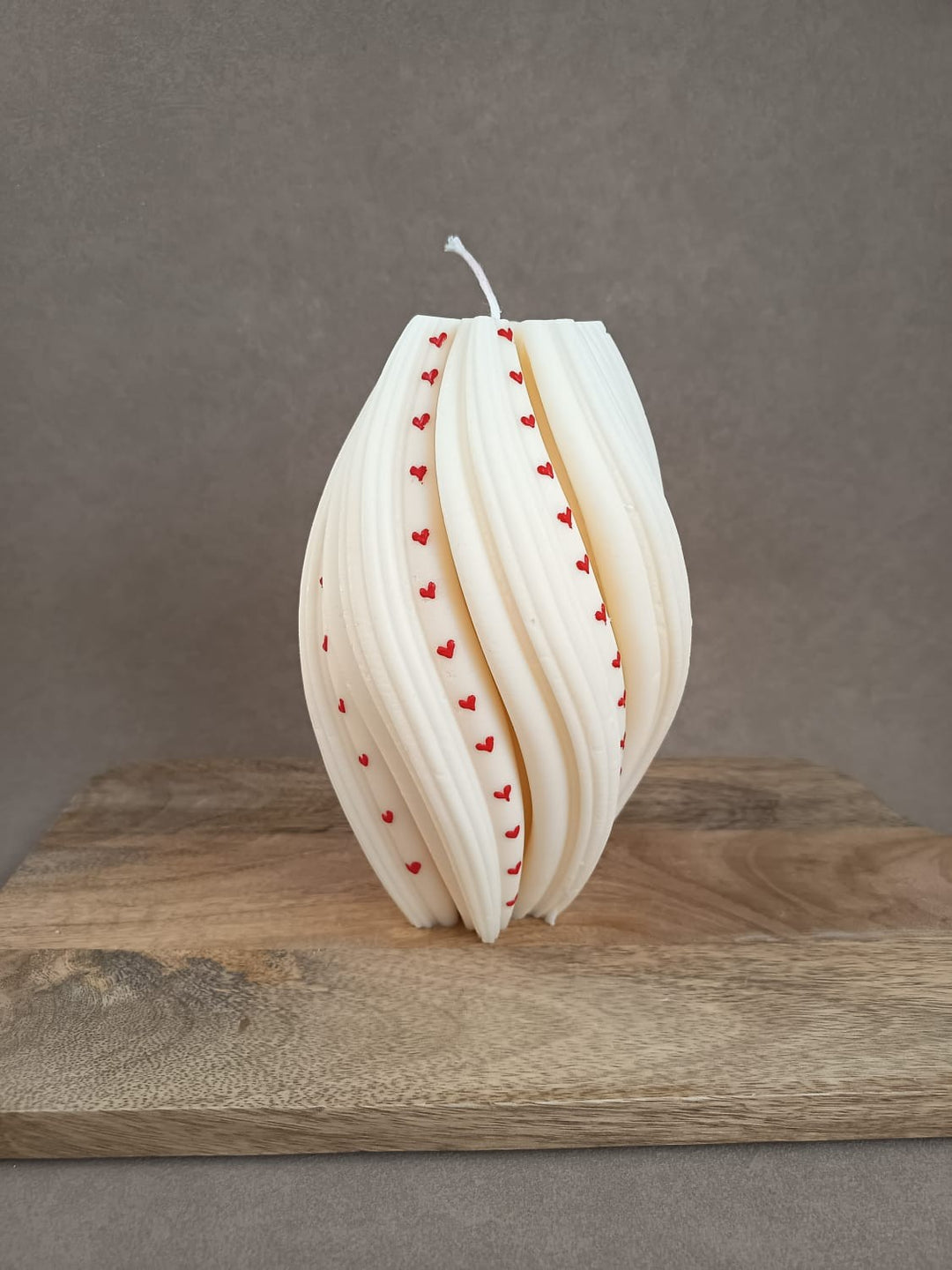 LUMARA SWIRL Kerze XL in Rot – handgemachte Skulpturkerze