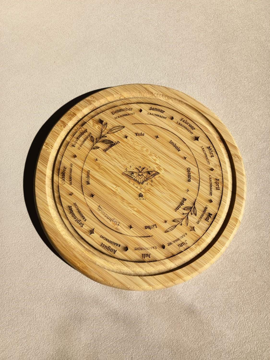 Wheel of the Year Ritualboard mit Monaten, Jahreskreisfesten und Rauhnächten