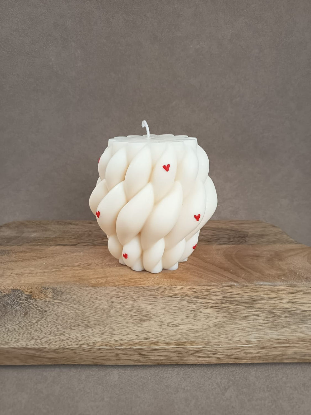 LUMARA Designkerze Knäul L in Rot – handgemachtes Valentinsgeschenk