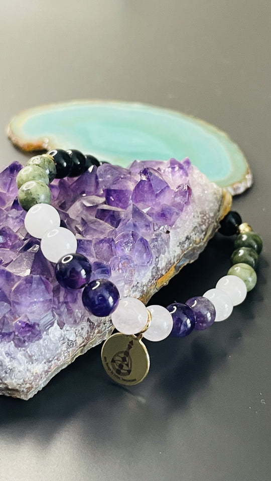 „Personalisiertes Heilstein Armband  mit Amethyst, Rosenquarz und Natursteinen“