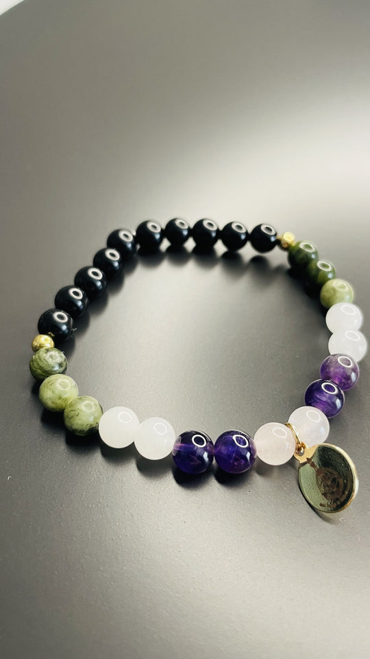„Personalisiertes Heilstein Armband mit Amethyst, Rosenquarz und Natursteinen“