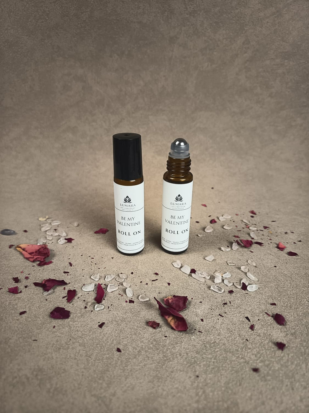 Handgemachtes Roll-On Duftöl „BE MY VALENTINE“ von LUMARA – Selflove und Valentinsgeschenk mit sinnlichem Duft, Frontale Aufnahme